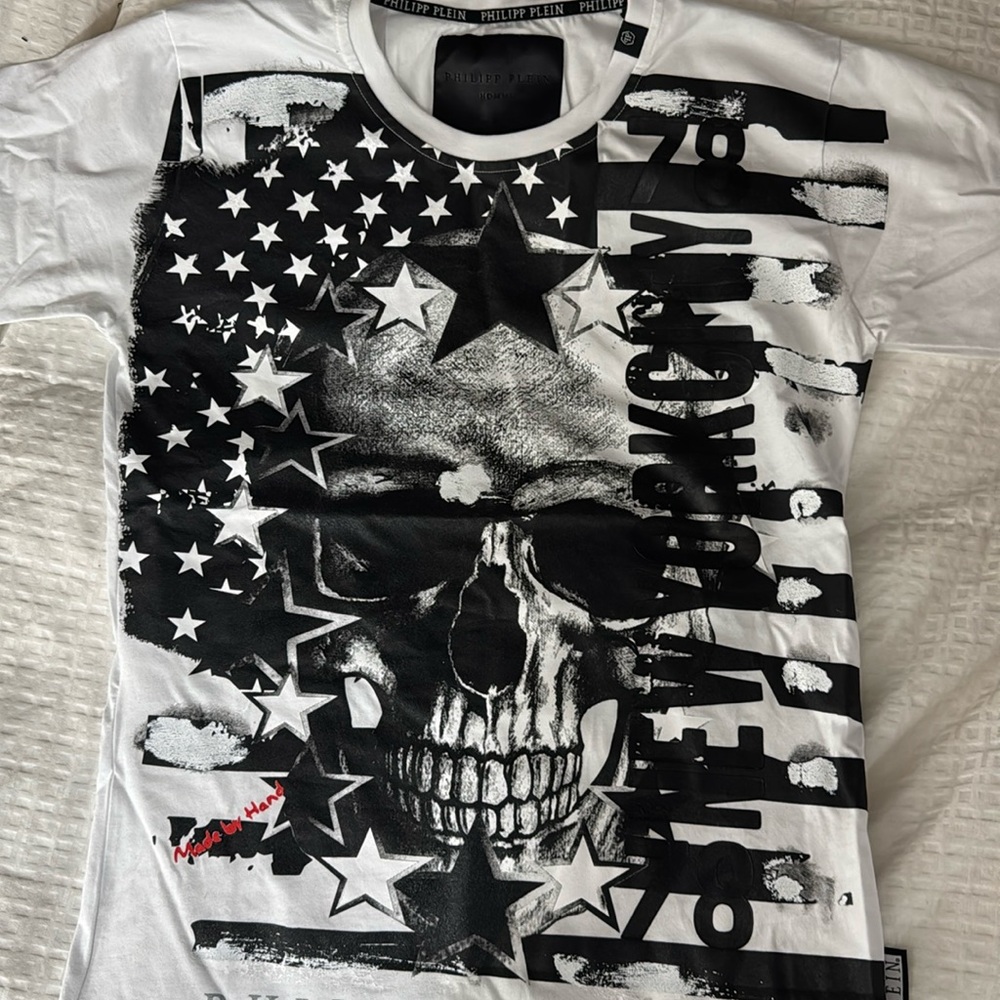 Philip plein T shirt. Size L. Will fit Medium S-M see chest measurement.